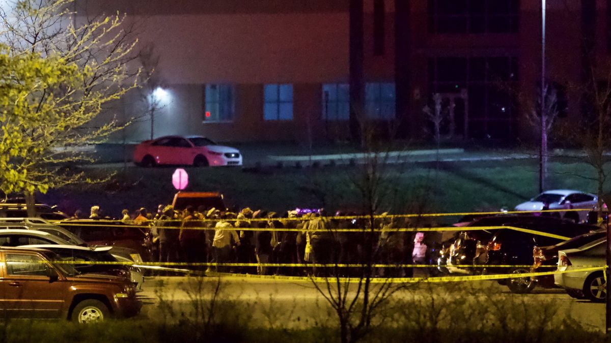Střelba v budově FedEx si vyžádala osm obětí, útočník tam zřejmě pracoval